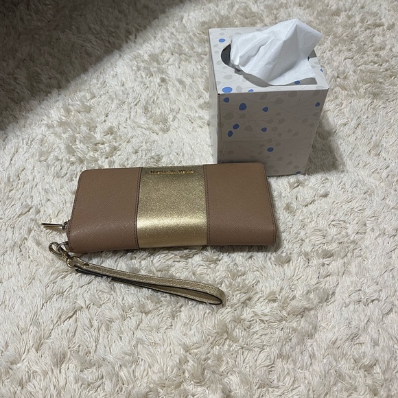 Michael kors wallet - Picture 5 of 6